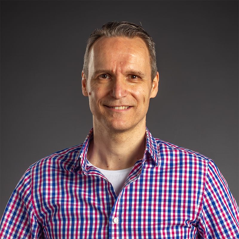 Elias Sarantopoulos, İletişim ve Tasarımı Özyeğin Üniversitesi